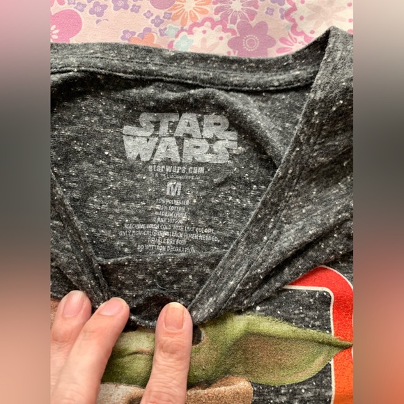 Star Wars baby Yoda v neck tee size Medium - Picture 4 of 4